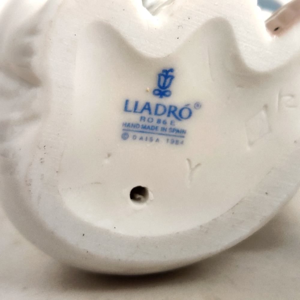 Lladro "Eskimo Riders" Inuit Boy with a cub Porcelain Figurine - Picture 9 of 14